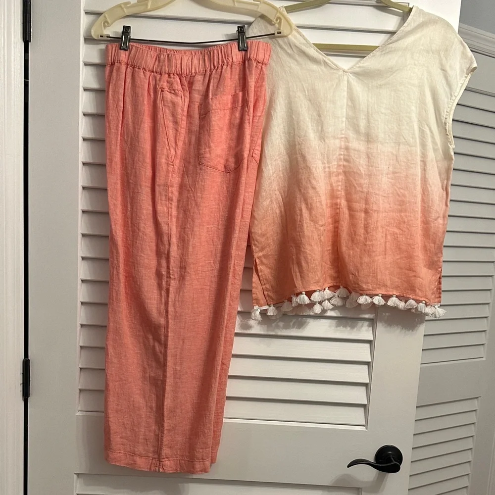 C&C California Cream Linen V-Neck Top with Summer Fun Tag - Picture 3 of 3